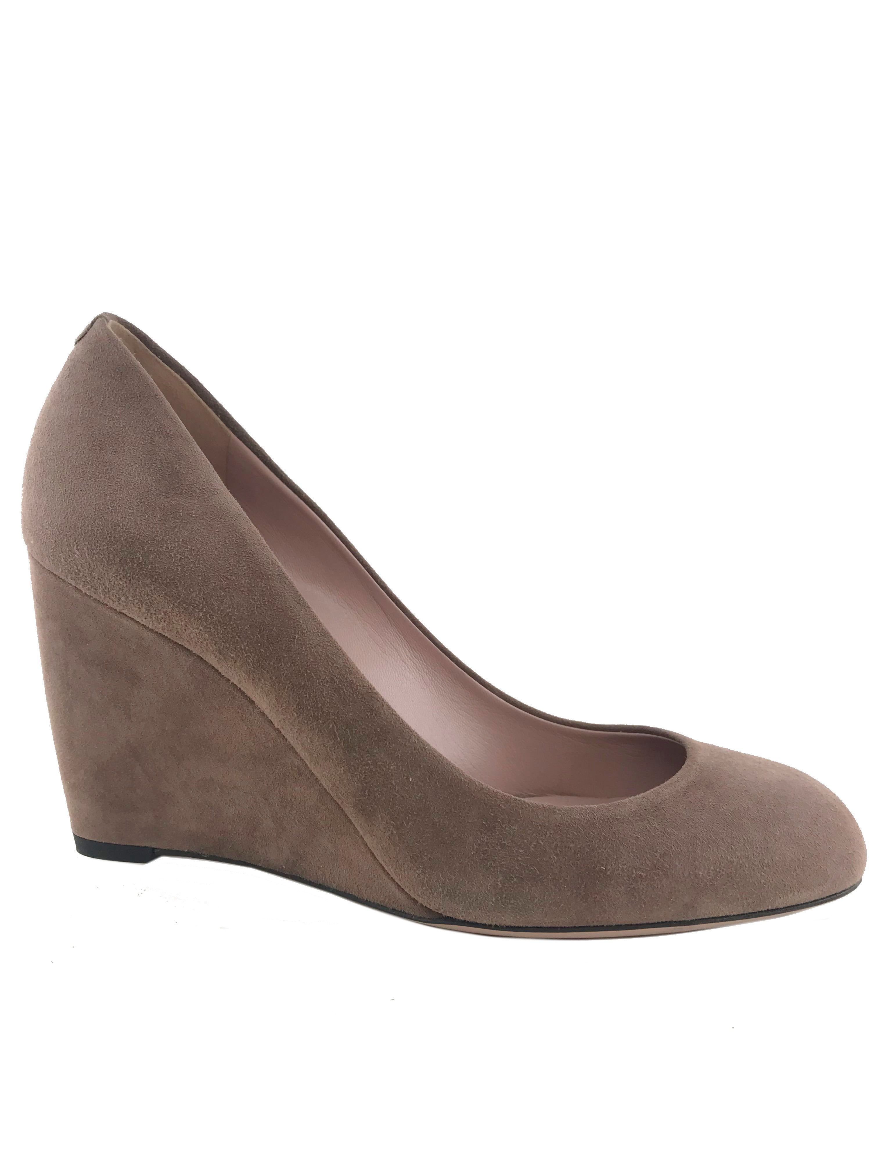 Gucci Suede Wedge Pump Mauve Size 8